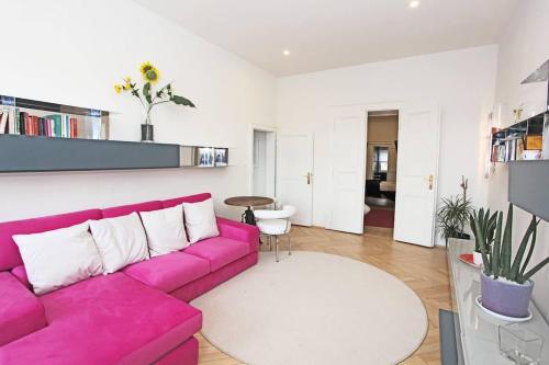 Stylish River-view Apartment - image 2
