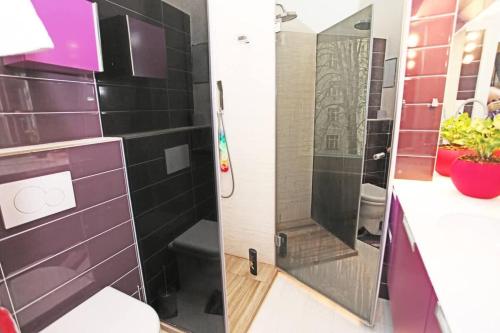 Stylish River-view Apartment - image 3