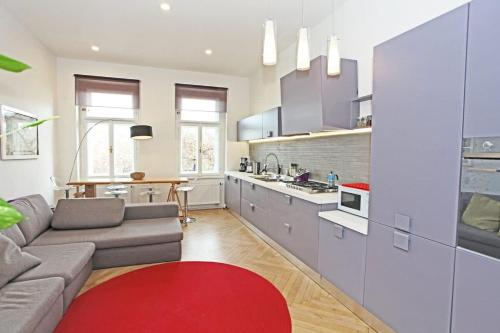 Stylish River-view Apartment - image 5