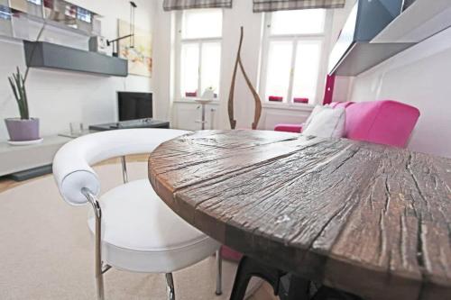 Stylish River-view Apartment - image 6