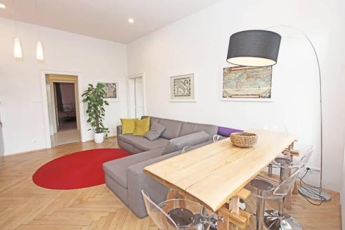 Stylish River-view Apartment - image 8