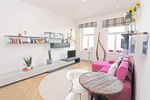 Stylish River-view Apartment - image 13