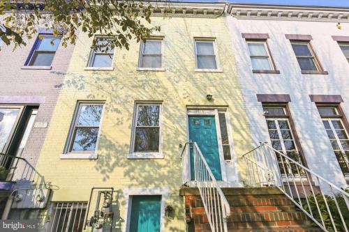 Four Bedroom House Near Sports & Museums
