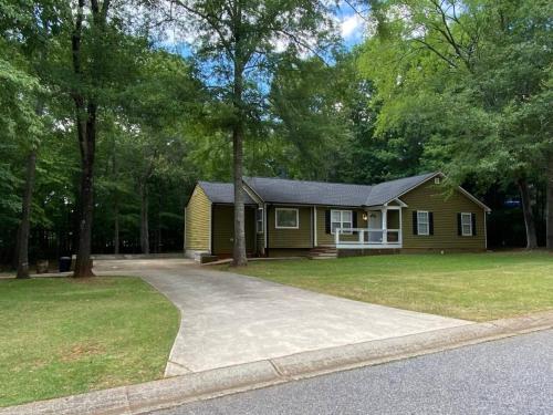 Large 3 bedroom - Back deck - Pet Friendly, Athens