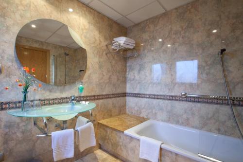 Hotel Galaico - image 10