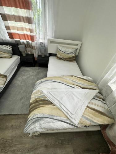 Double room and shared bathroom, Нюрнберг (фото 3)