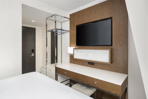 Empire State Hotel - image 13