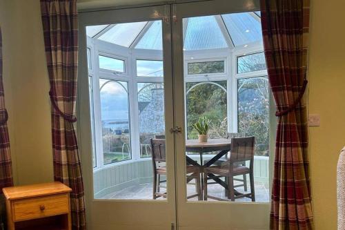 Marsco Apartment - Garden & Patio - Sea Views in Toscaig