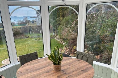 Marsco Apartment - Garden & Patio - Sea Views in Toscaig