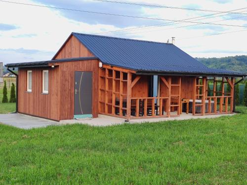 Altana Kasztelana - Domek Letniskowy z tarasem i jacuzzi nad Dunajcem Velo