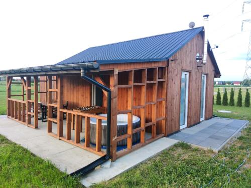 Altana Kasztelana - Domek Letniskowy z tarasem i jacuzzi nad Dunajcem Velo