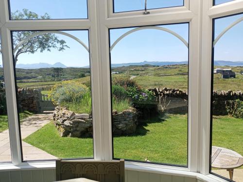 Marsco Apartment - Garden & Patio - Sea Views in Toscaig
