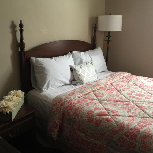 The Falls Family Lodge Room Type - Standard Queen Room
