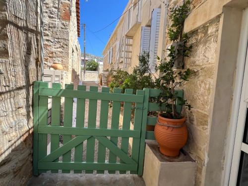 Elol stone house in Makris Gialos