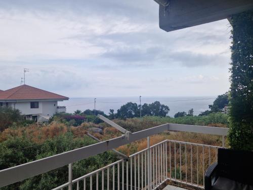 Akis, terrazza sul mare, Aci Castello (fotografie 3)