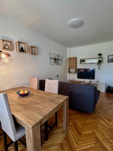 3 bedrooms, 5 beds