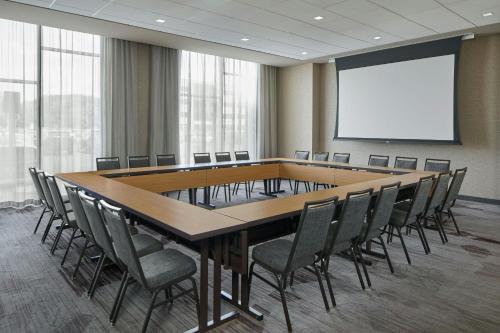 Courtyard by Marriott Albany Airport - image 10