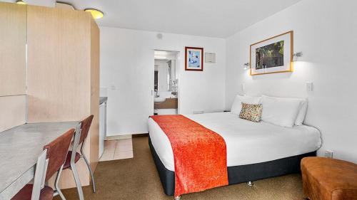 Queen Studio image 4