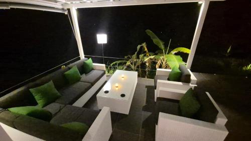 Balcony/terrace, Wonogiri Rocks in Wonogiri