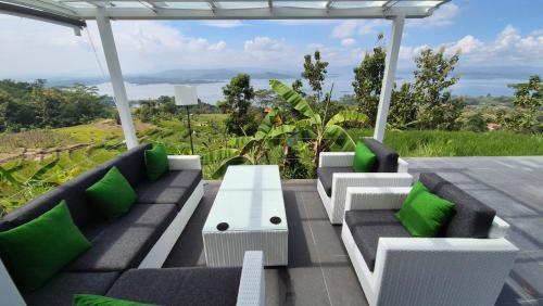 Balcony/terrace, Wonogiri Rocks in Wonogiri