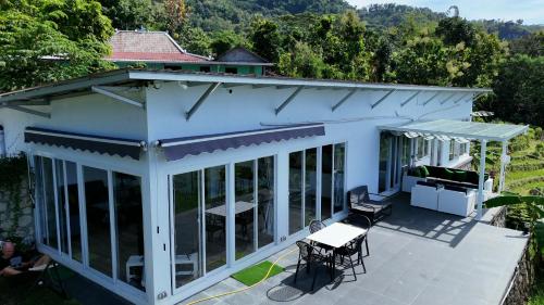 Balcony/terrace, Wonogiri Rocks in Wonogiri