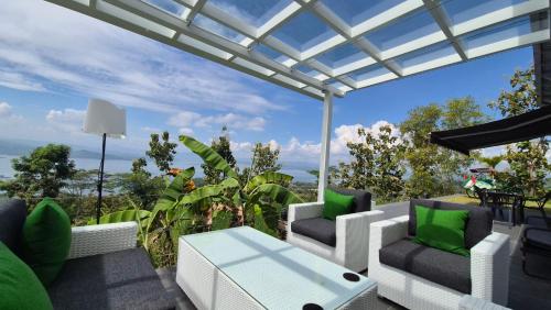 Balcony/terrace, Wonogiri Rocks in Wonogiri