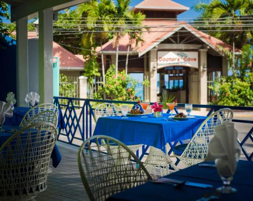 Restaurante, Deja Resort All Inclusive in Bahía Montego