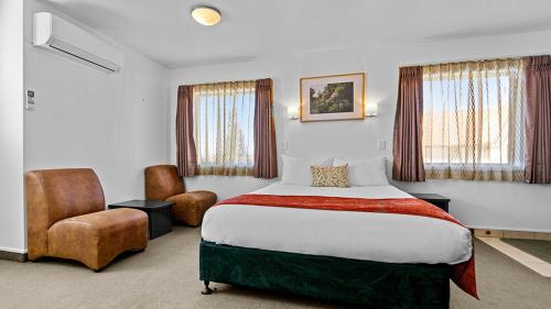 One-Bedroom Apartment image 7