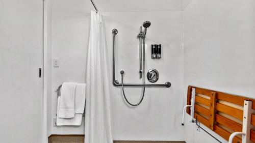 Twin Room image 5