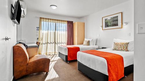Twin Room image 4