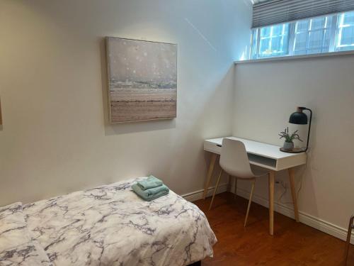 Chic 2BR Suite in Vancouver West~UBC & Downtown in Vancouver, Canada