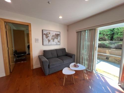 Chic 2BR Suite in Vancouver West~UBC & Downtown in Vancouver, Canada