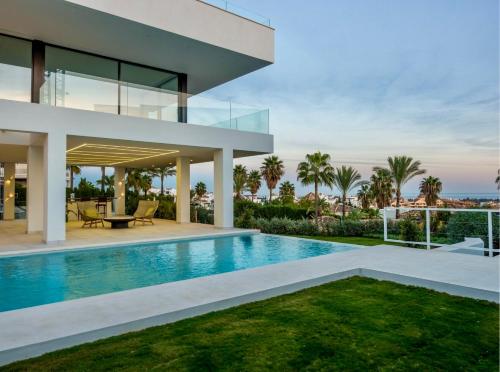 Luxury Villa with private pool - image 2