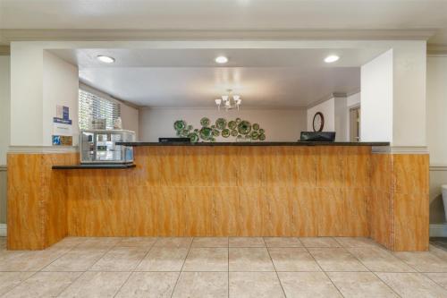 Best Western Plus John Jay Inn & Suites in Palmdale, USA