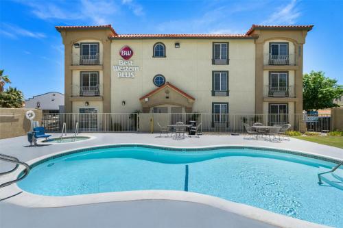 Best Western Plus John Jay Inn & Suites in Palmdale, USA