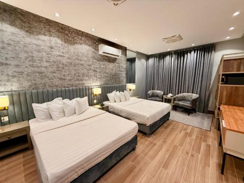 Deluxe Twin Room image 1