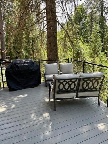 Mariposa Grove Creekside Retreat in Fish Camp (CA)