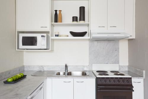Kitchen, Davis Avenue Apartments in South Yarra