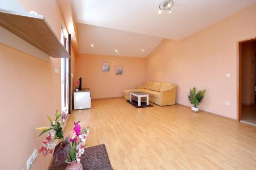 Two-Bedroom Apartment with Terrace image 10