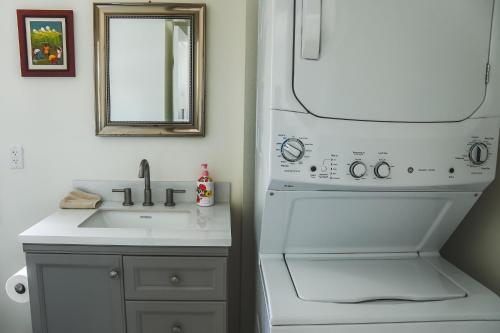 Modern, Quiet and Charming Downtown Apartment, Кер-д'Ален (фото 7)