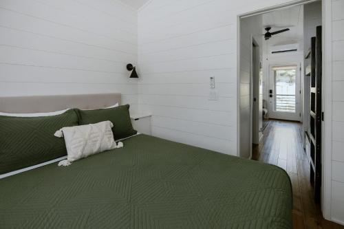 Water View Cabin - Fishing Lake - Groundhog Cabin in Gatlinburg, USA