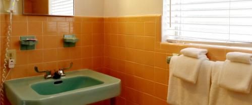 Manhattan Tower Apartment Hotel - image 8