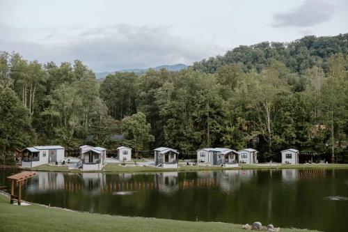 Water View Cabin - Fishing Lake - Groundhog Cabin - main image