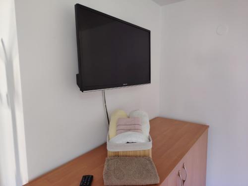 One-Bedroom Apartment with View image 3