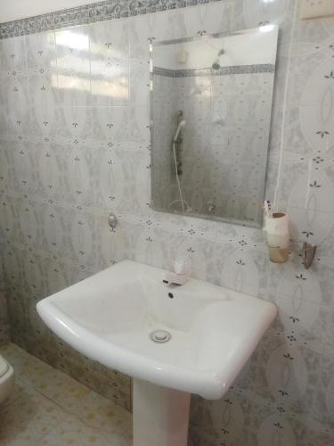 Family Room image 8