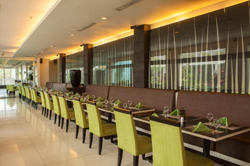 Restaurant, Hotel Santika Bogor in Bogor