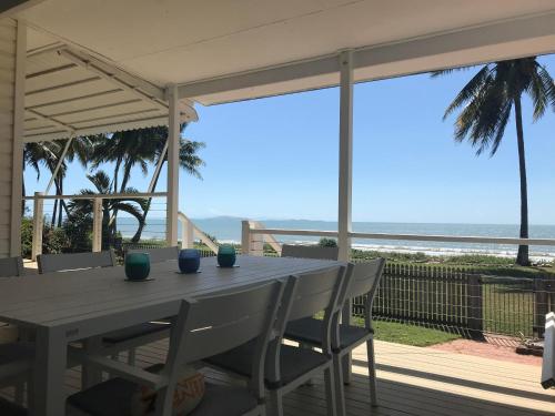 Amazing Oceanfront retreat at Saunders Beach in Bushland Beach