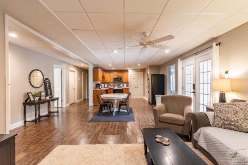Cozy Country Poolside Getaway, 2BR, Near ATL