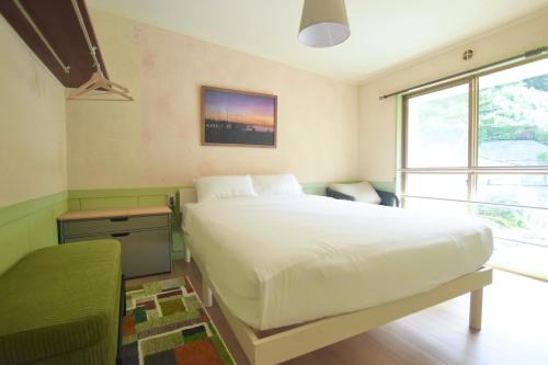 Inn Between Waves, Shimoda