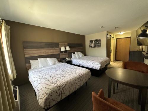 2 queen beds